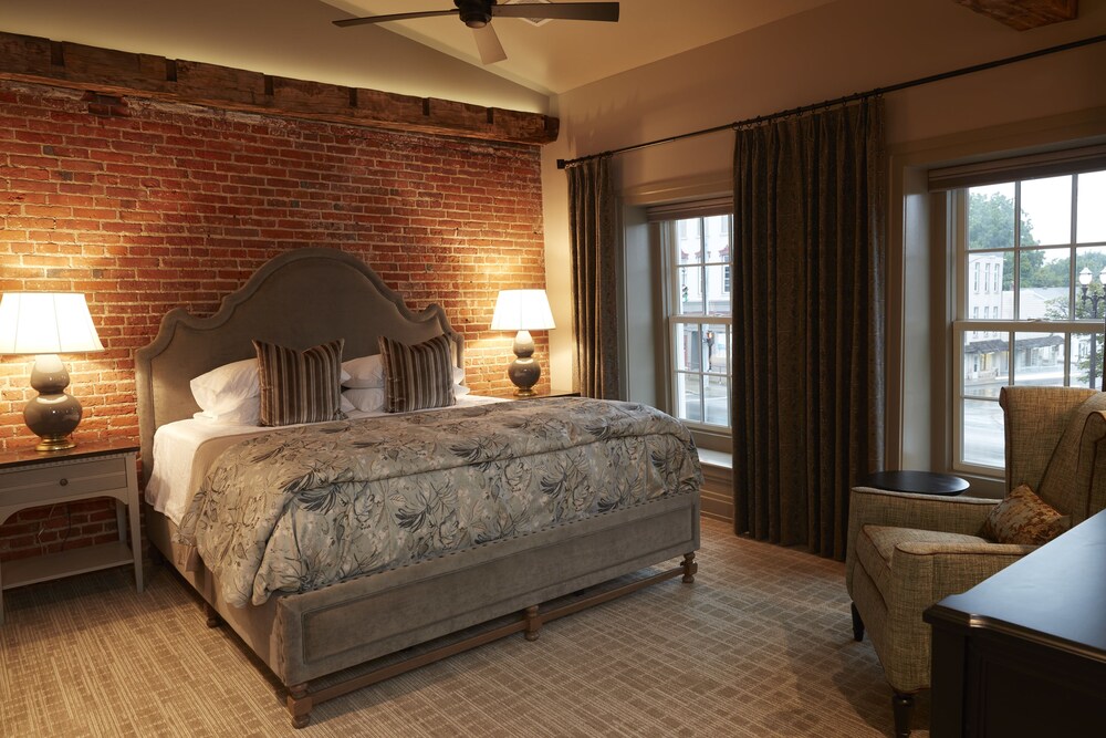 Farmer's Creekside Tavern & Inn - photo 18