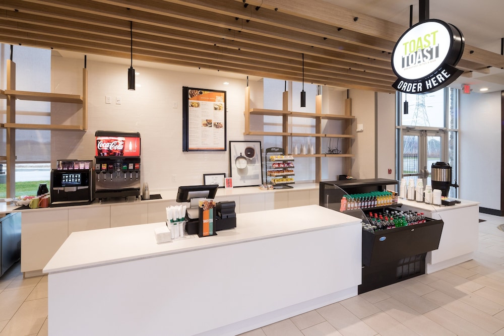 Holiday Inn & Suites Detroit Troy by IHG - photo 37