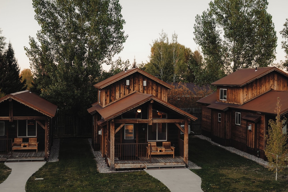 Teton Valley Resort - carbon neutral hotel in Victor