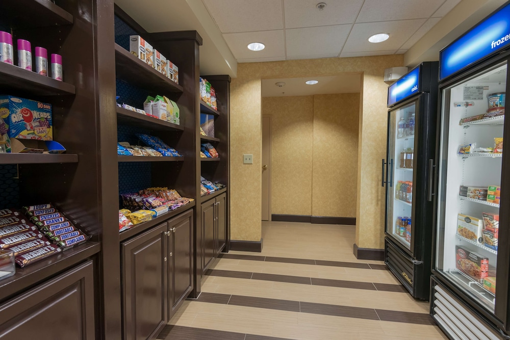 Hampton Inn & Suites Lake City - photo 28