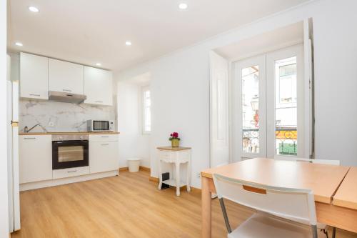 Modern Bairro Alto Apartments — 4-Star Luxury Hotel in Lisbon, Portugal