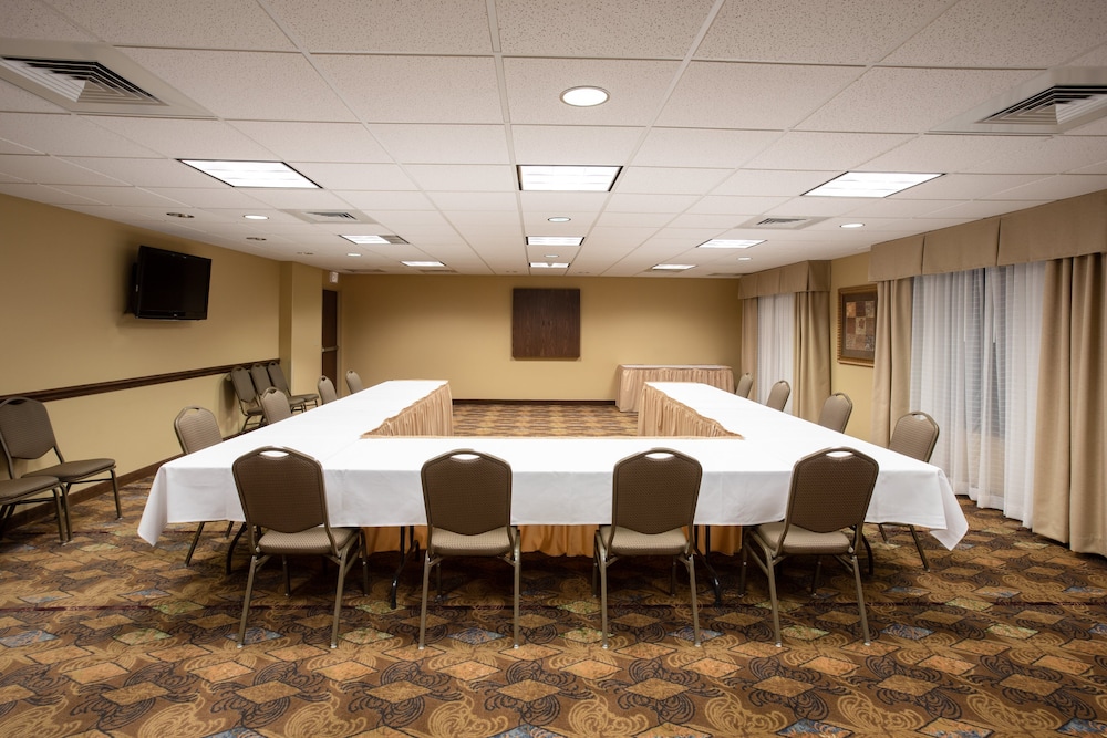 Holiday Inn Express Hotel & Suites Lander by IHG - photo 37