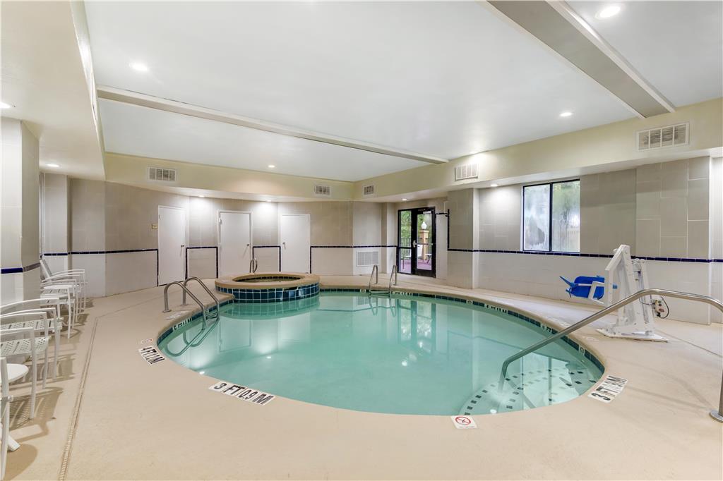 Best Western Plus Richmond Hill Inn - photo 42