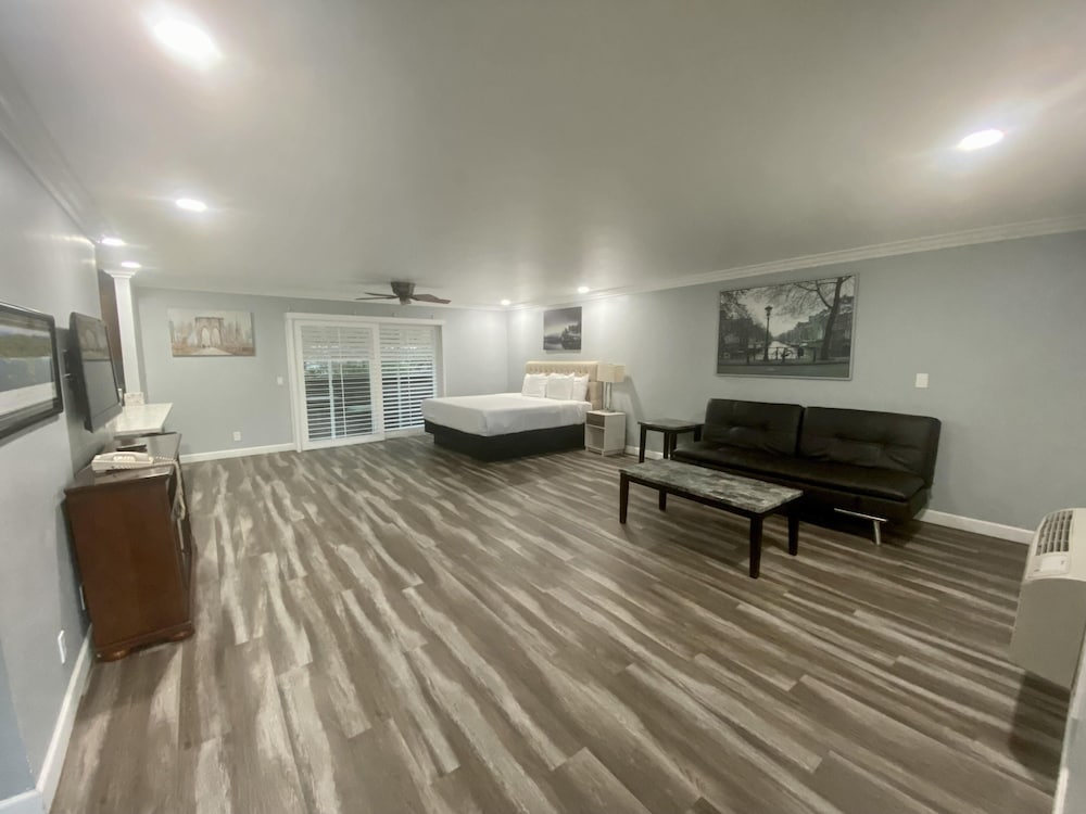 Lone Oak Lodge - photo 26