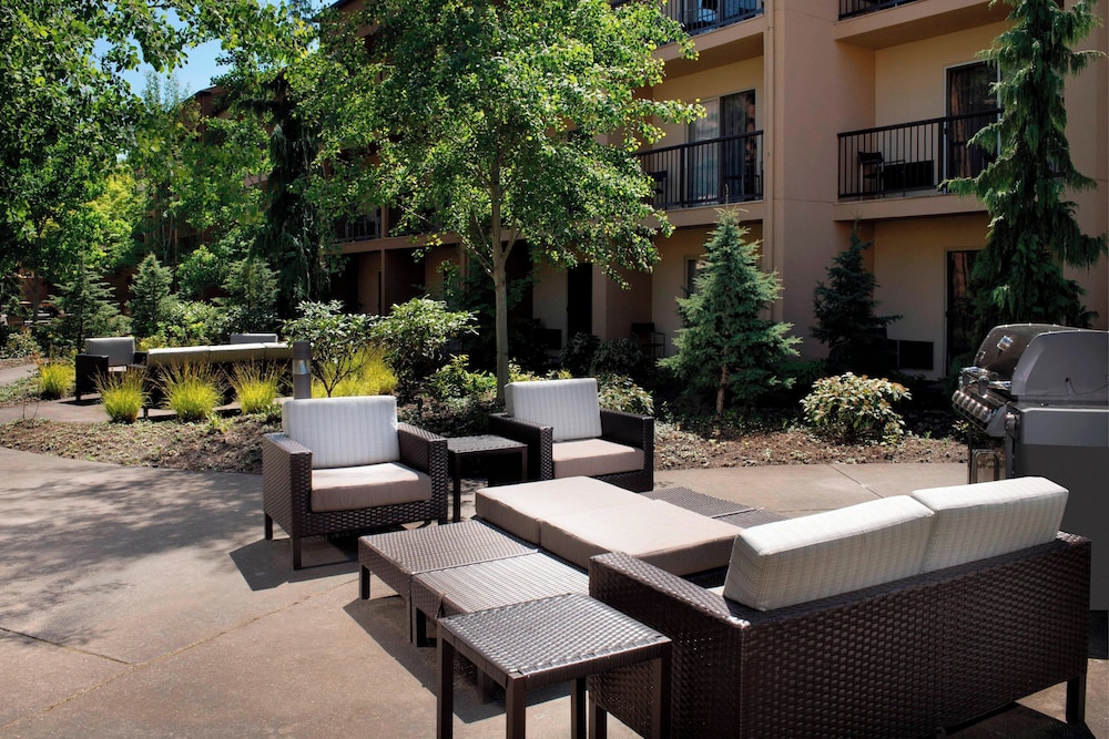 Courtyard By Marriott Portland Hillsboro - photo 34