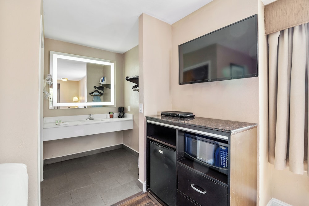 Executive Inn Hotel - photo 7