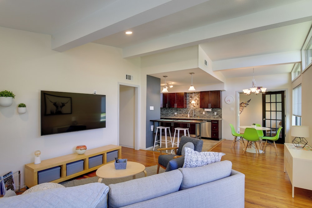 Bright & Modern Texas Getaway 7 Mi to The Alamo in San Antonio, United States