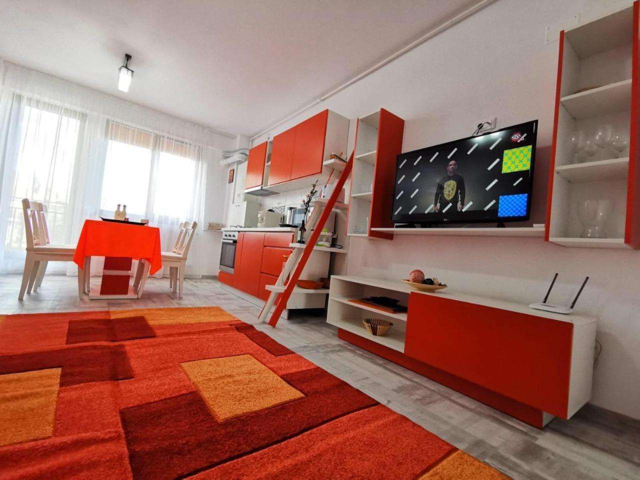 Orange Apartment Brilliant Apartments — 4-Star Luxury Hotel in Constanta, Romania