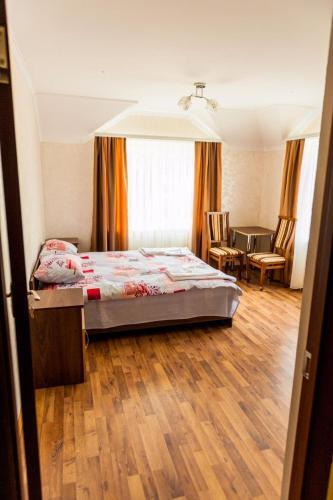 Perlyna in Rava-Rus'ka, Ukraine