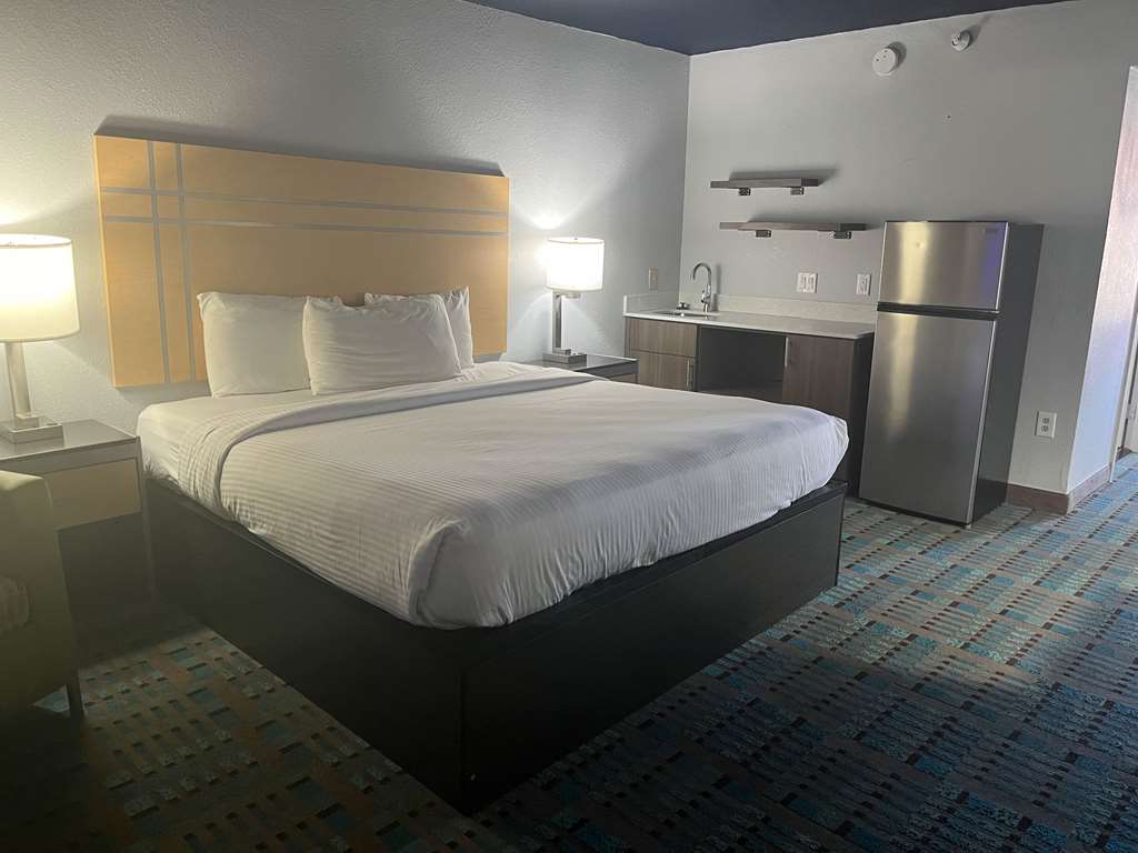 Fifth Season Inn & Suites - photo 11