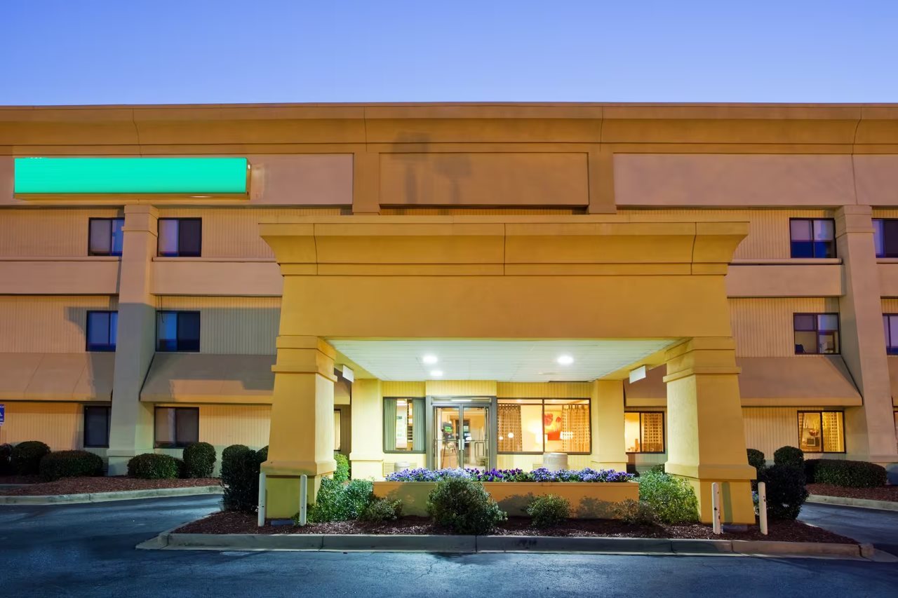 Travelodge by Wyndham Columbus State University - photo 4