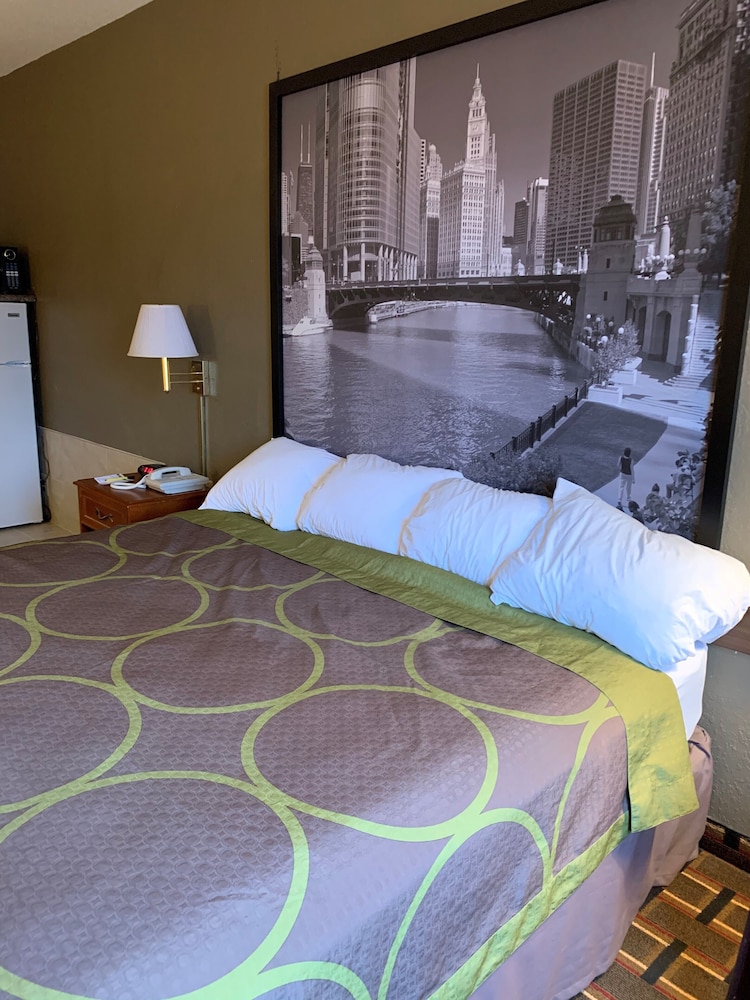 Super 8 by Wyndham Valparaiso - photo 6