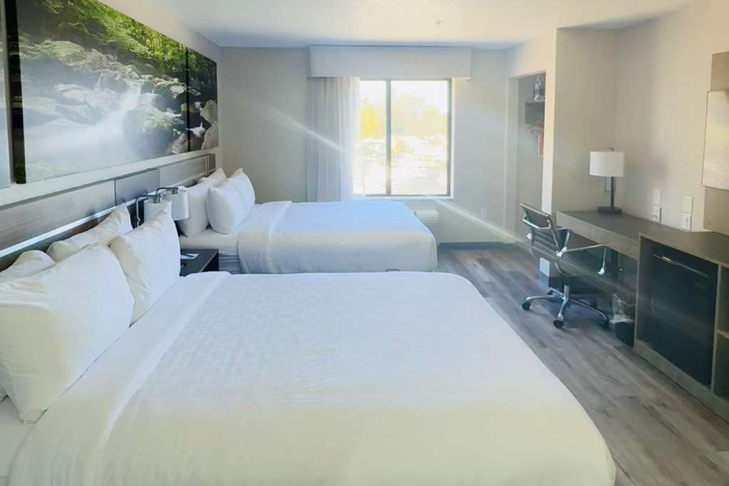 Clarion Pointe Albemarle - photo 28