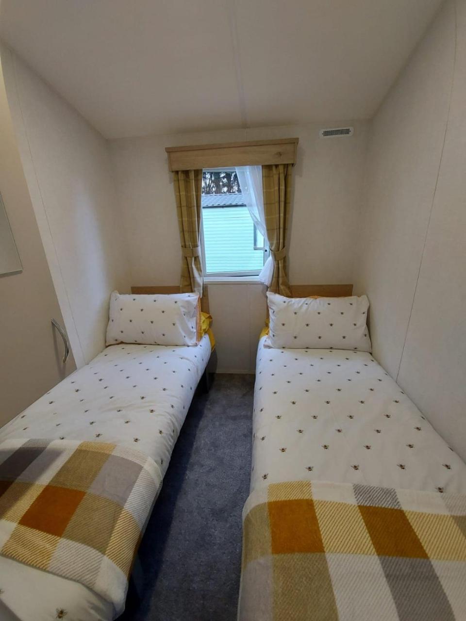 Woofles Luxury Caravan at Knaresborough Lido