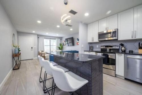 Large 2 bedroom with King bed and Patio — 4-Star Luxury Hotel in Orlando, United States