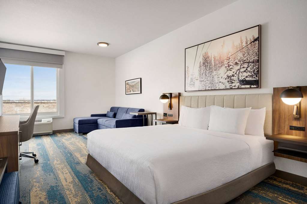La Quinta Inn & Suites by Wyndham Denver Parker - photo 30