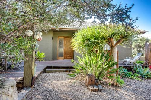 Little Chill 4 Rosetta Tce Port Elliot No Linen Included — hotel in Port Elliot