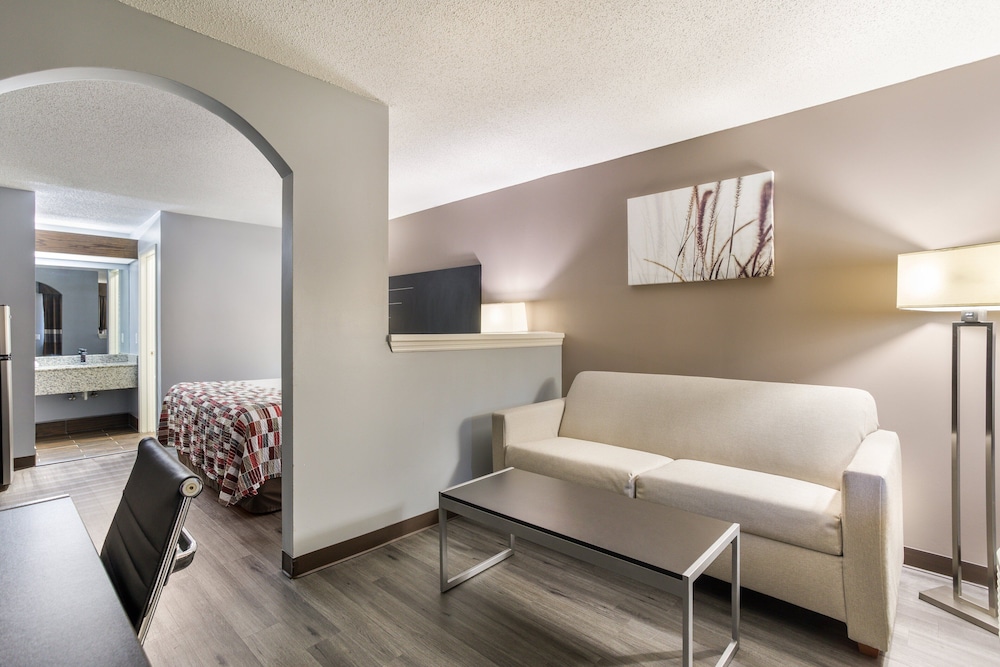 Red Roof Inn & Suites Athens AL - photo 5