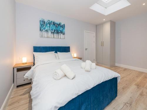 Brand New Trendy 2BR in the Vibrant Town Centre Pass the Keys