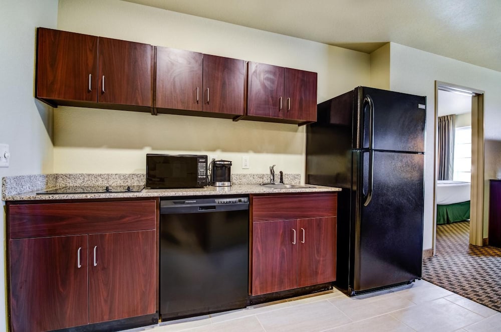 Castle Rock Inn & Suites - photo 28