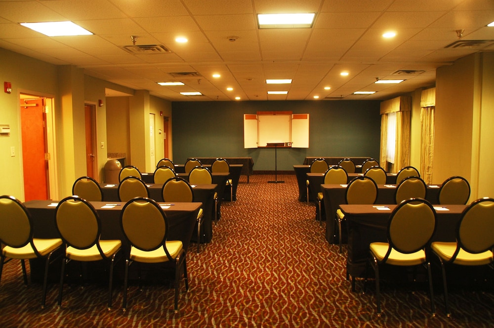 Holiday Inn Express Hotel & Suites Birmingham Irondale by IHG - photo 58