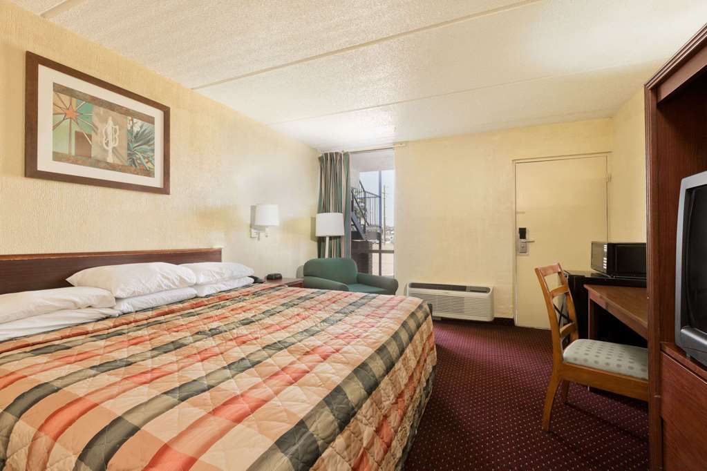 Knights Inn Brenham - photo 8