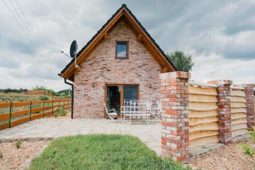 Tatarska Zagroda Agroturystyka Dolina Baryczy Noclegi Domek Danielek — hotel in Krosnice