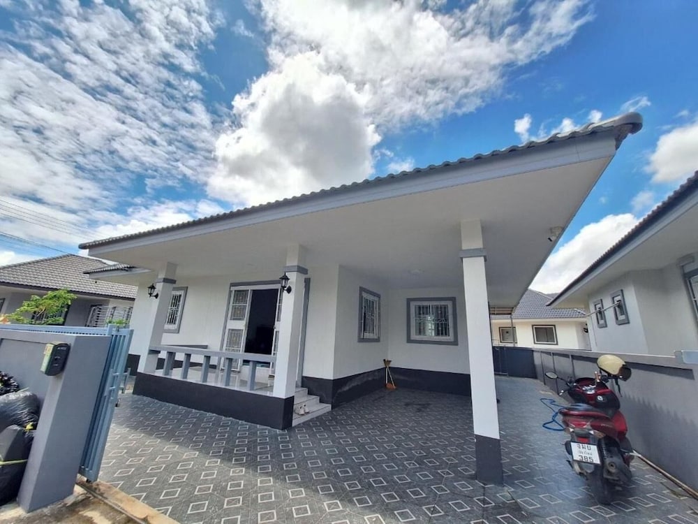3 Bedroom Chiang Mai House with Parking & Garden — 4-Star Luxury Hotel in San Sai, Thailand