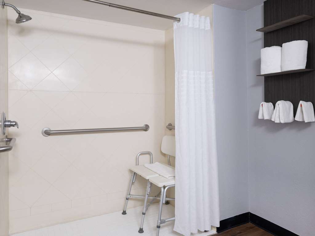 Baymont by Wyndham Indianapolis East - photo 13
