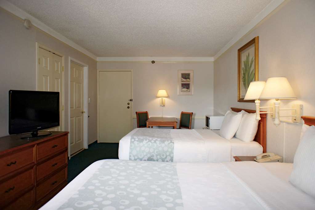 La Quinta Inn Tampa Bay Pinellas Park Clearwater - photo 16