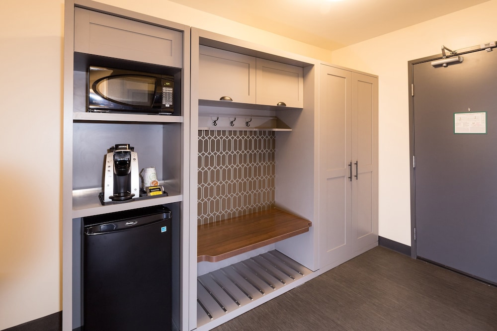 Holiday Inn Kalamazoo West - photo 25