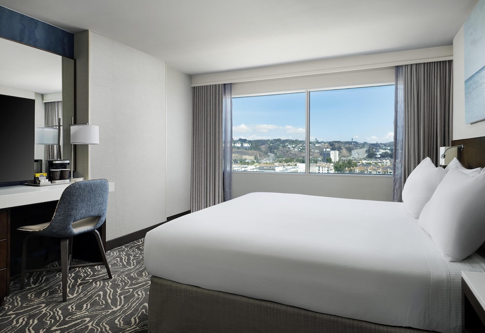 Hilton San Diego Mission Valley - photo 11