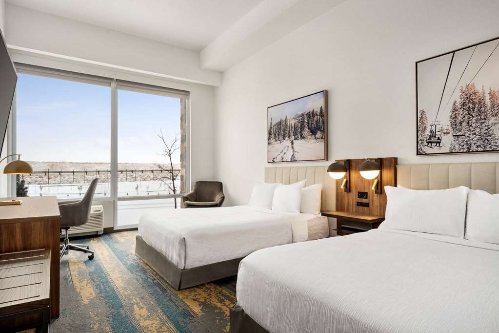 La Quinta Inn & Suites by Wyndham Denver Parker - photo 2