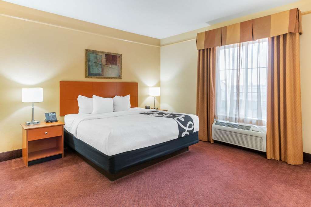 La Quinta Inn & Suites by Wyndham Hobbs - photo 25
