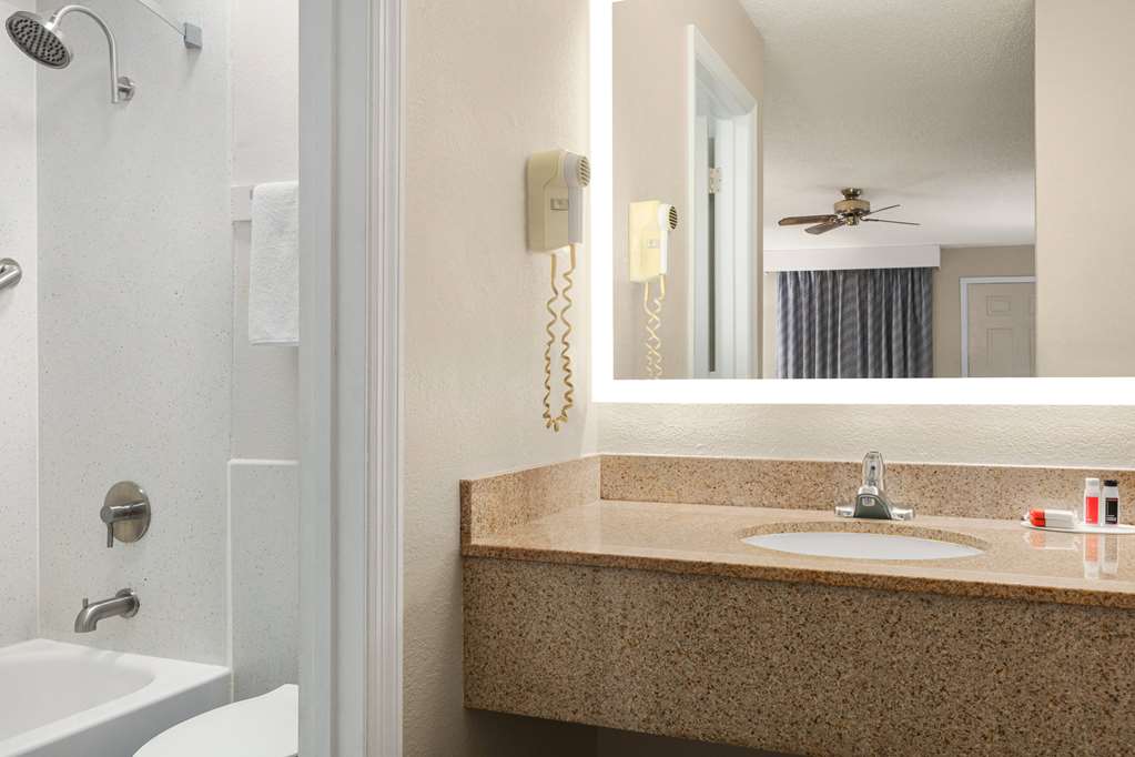 Days Inn by Wyndham Demopolis - photo 23