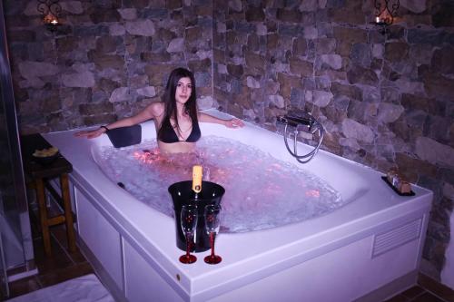 Le 10&10 SPA Idromassaggio in Camera Nepi Vt — Nepi — photo 5
