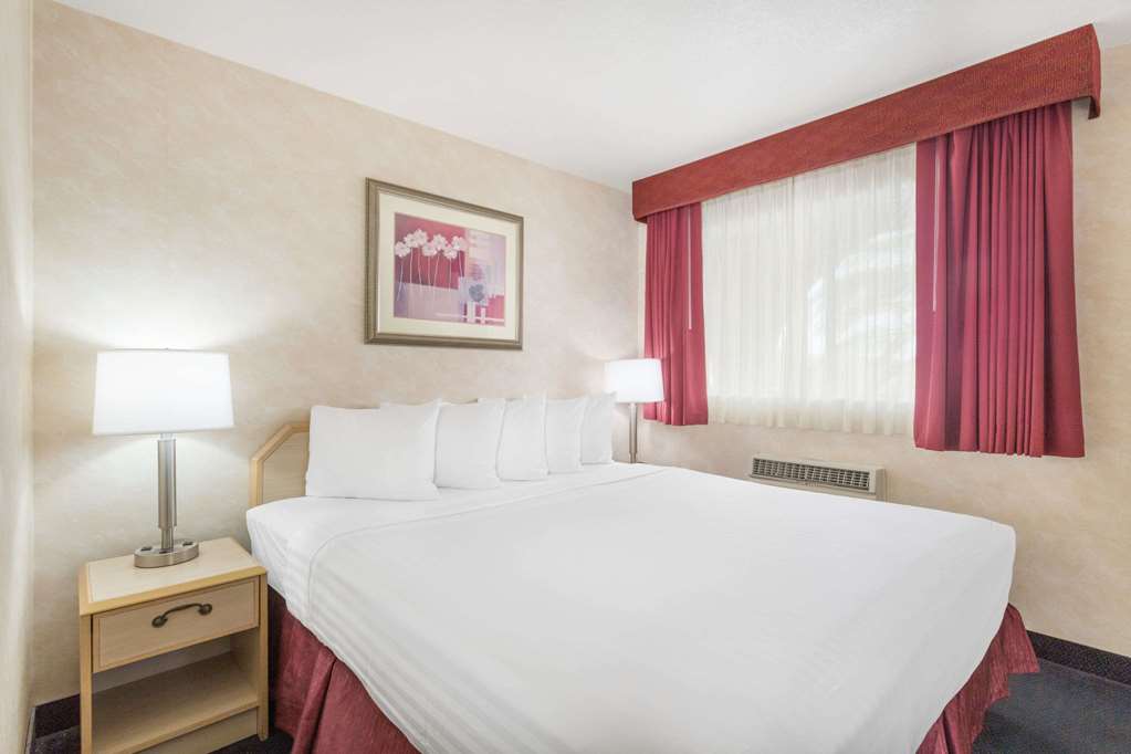 Days Inn by Wyndham Bullhead City - photo 9