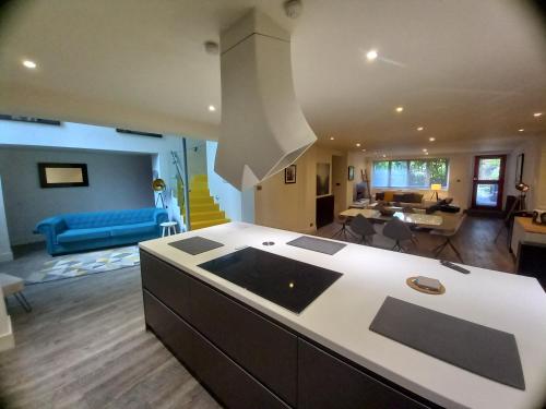 Luxury Architect Designed Apt 13 Mins to Royal mile — 4-Star Luxury Hotel in Edinburgh, United Kingdom
