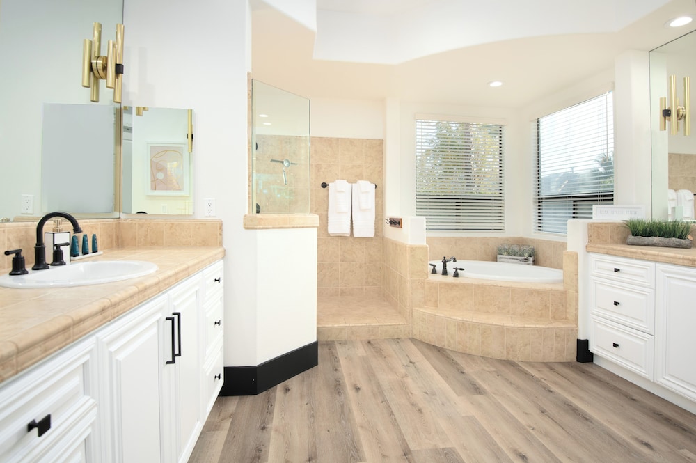 5BR Resort Style Entertainer with Pool Spa BBQ - photo 27