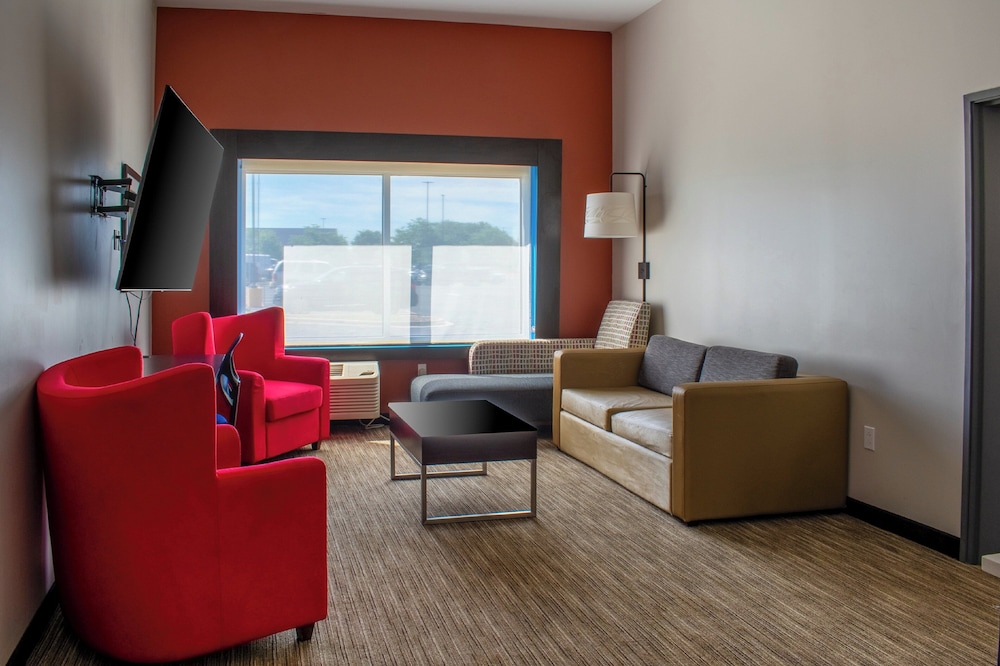 Holiday Inn Express & Suites Yorkville by IHG - photo 6