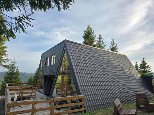 Cabane A frame CeziAde Tihuta — 4-Star Luxury Hotel in Tiha Bargaului, Romania