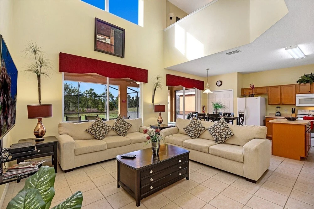 483 Stunning 6 bed home with private pool overlooking quiet conservation area — 4-Star Luxury Hotel in Davenport, United States