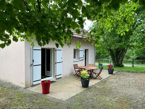 La Petite Vallee in Unknown City, France