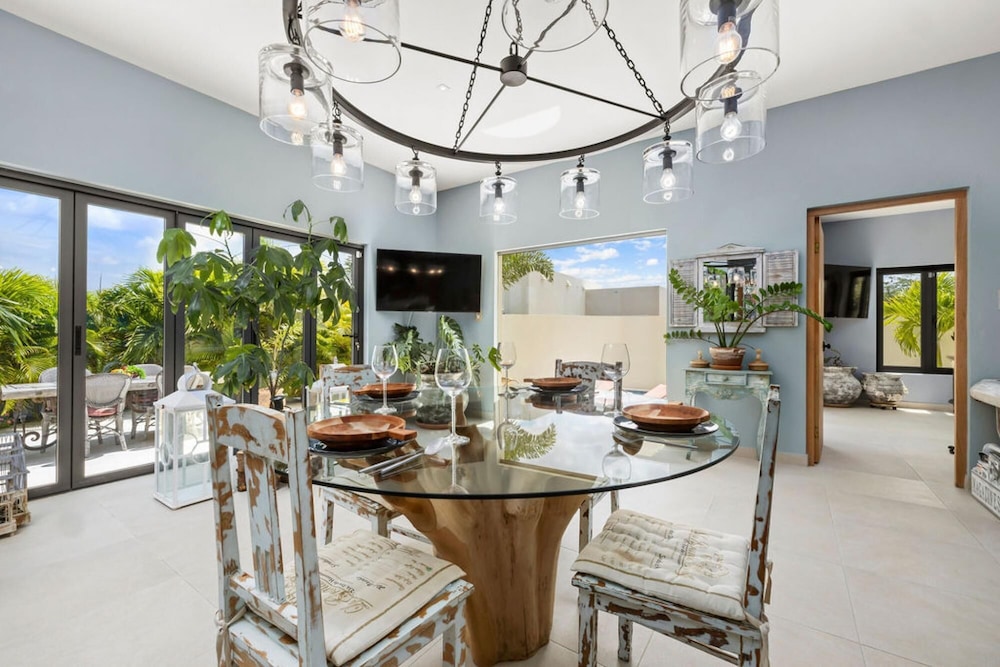 2BR Private Pool Outdoordining Amazing Gardens in Noord, Aruba