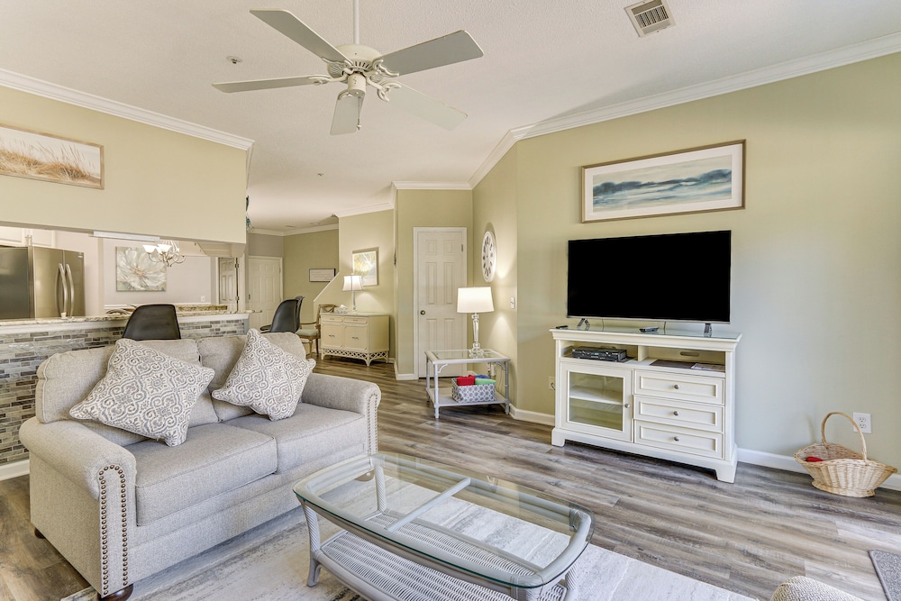 Hilton Head Island Condo w Deck 1 Mi to Beaches — 4-Star Luxury Hotel in Hilton Head Island, United States
