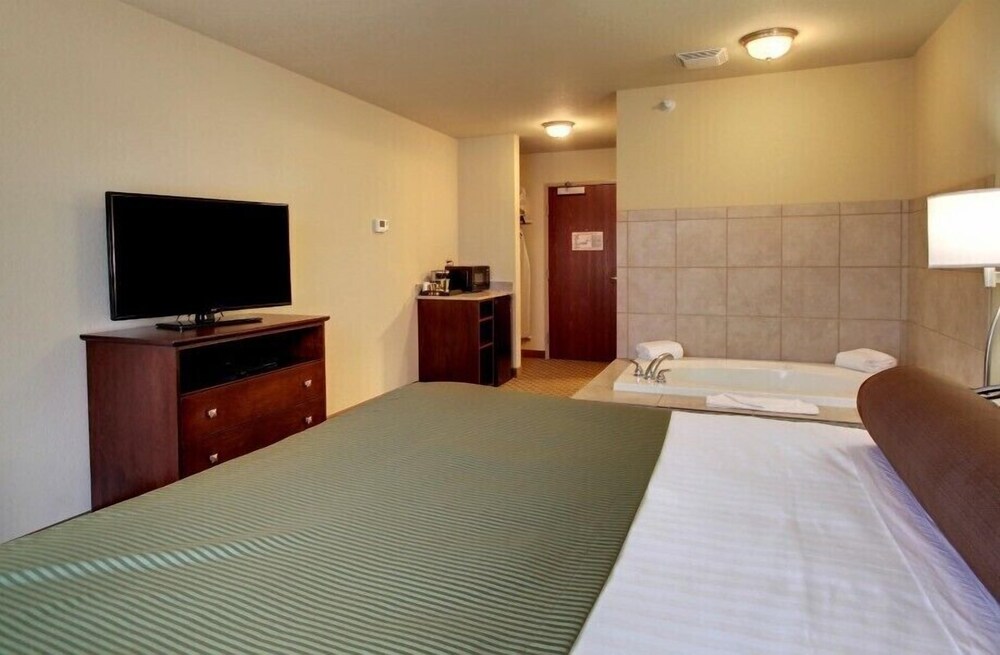 Cobblestone Inn & Suites Bottineau - photo 6