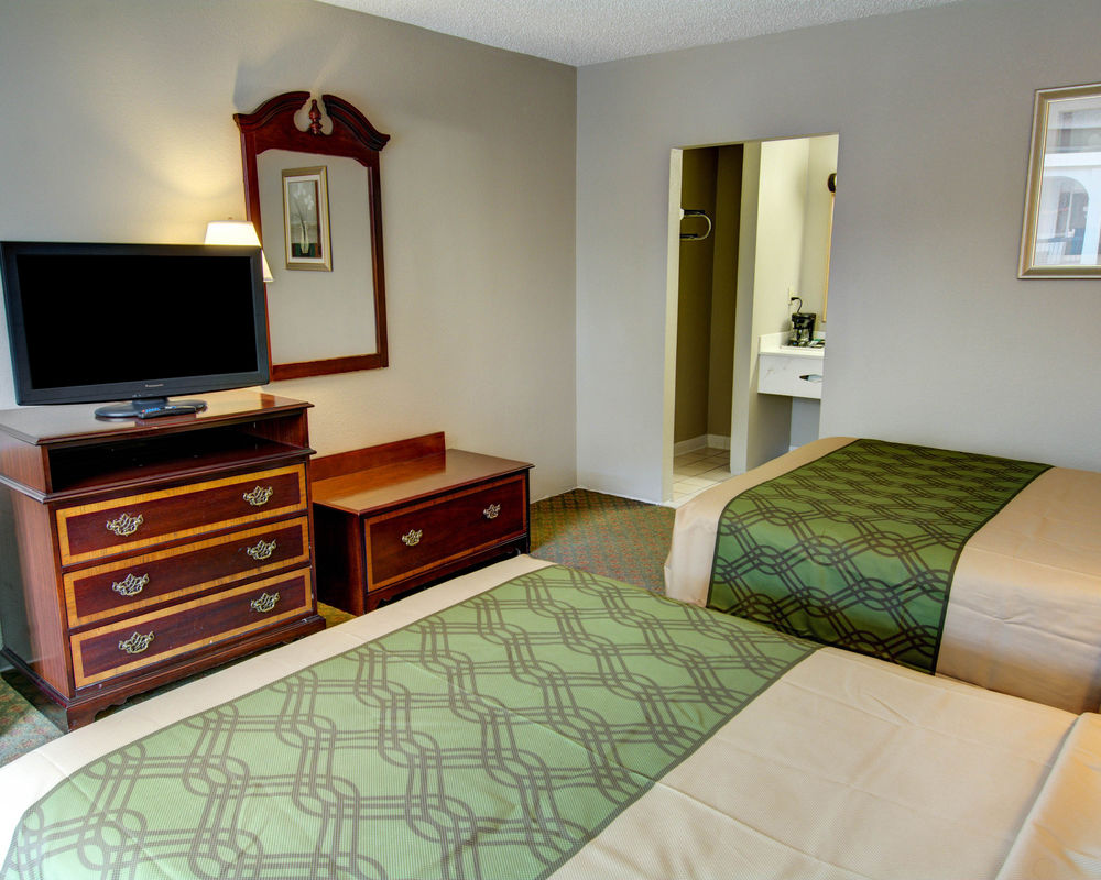 Econo Lodge Takoma Park - photo 14