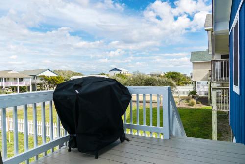 Out of the Blue by Oak Island Accommodations - photo 22
