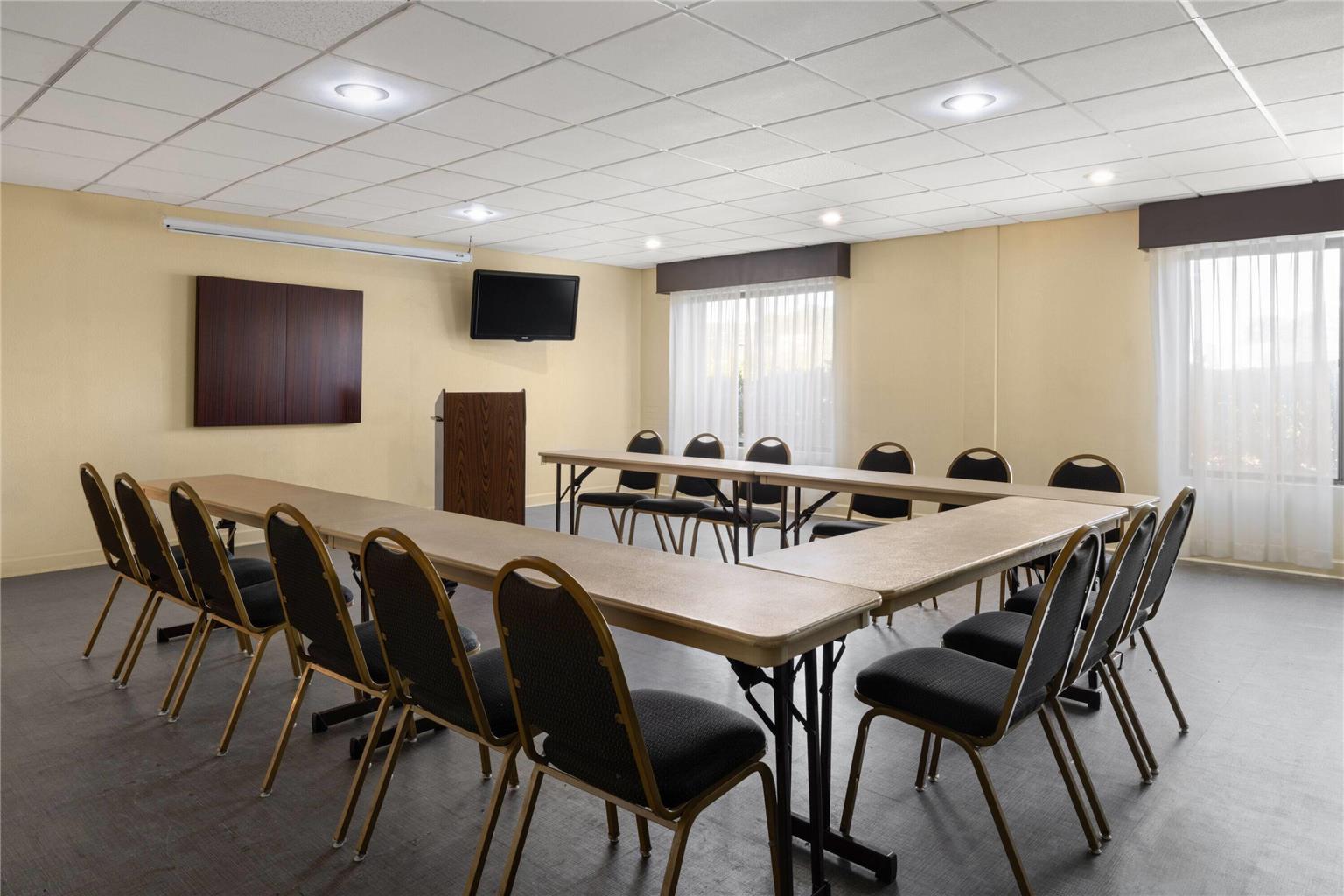 La Quinta Inn & Suites by Wyndham Florence - photo 74