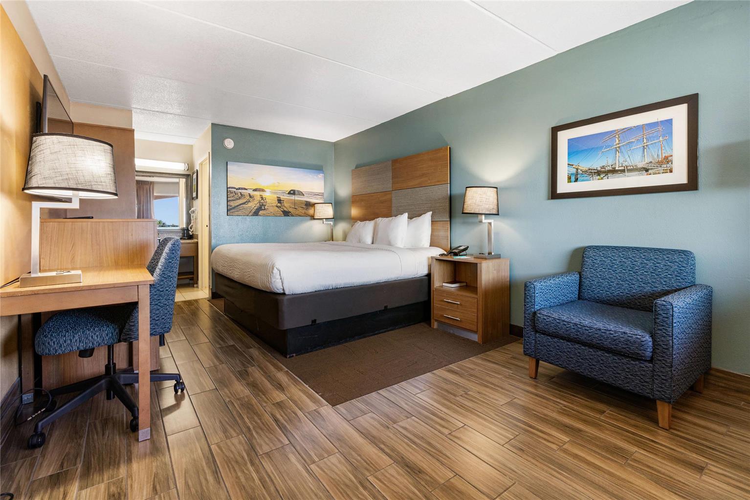 Clarion Pointe Galveston Beachfront - photo 18